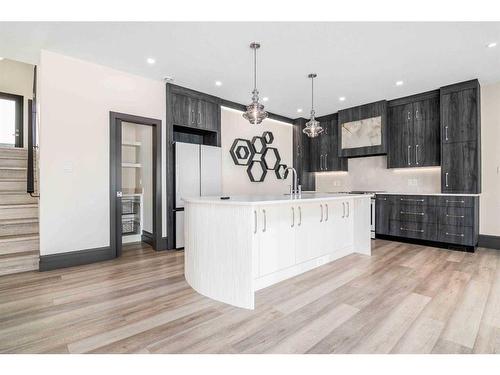 35 Sterling Green Se, Medicine Hat, AB - Indoor Photo Showing Kitchen With Upgraded Kitchen