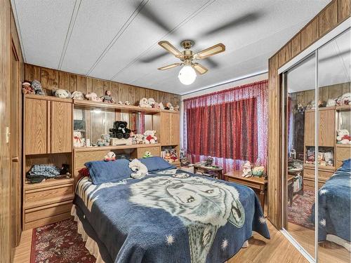 368 Beaufort Crescent Sw, Medicine Hat, AB - Indoor Photo Showing Bedroom