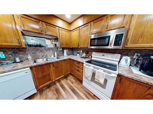 110-3090 15 Avenue Se, Medicine Hat, AB - Indoor Photo Showing Kitchen With Double Sink