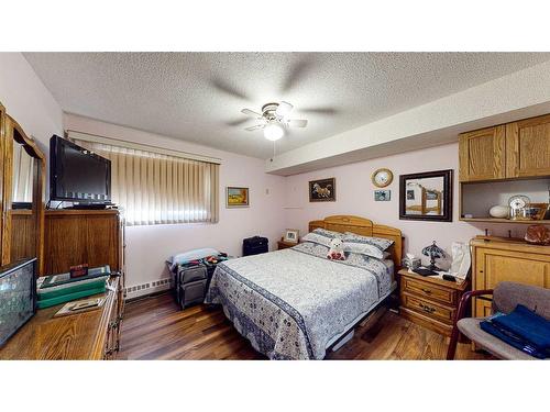 110-3090 15 Avenue Se, Medicine Hat, AB - Indoor Photo Showing Bedroom