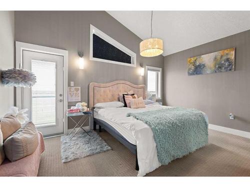 244 Somerside Way Se, Medicine Hat, AB - Indoor Photo Showing Bedroom