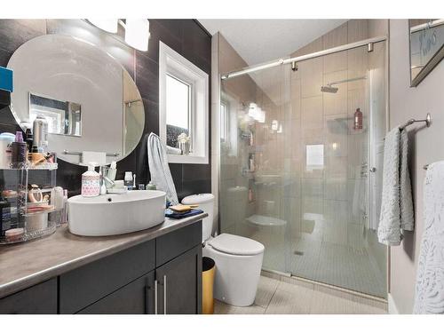 244 Somerside Way Se, Medicine Hat, AB - Indoor Photo Showing Bathroom