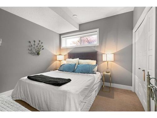 244 Somerside Way Se, Medicine Hat, AB - Indoor Photo Showing Bedroom
