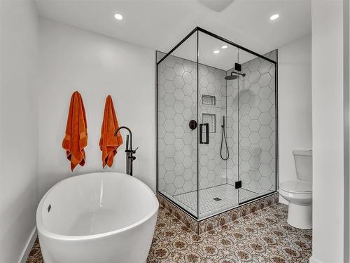 606 Ross Glen Drive Se, Medicine Hat, AB - Indoor Photo Showing Bathroom