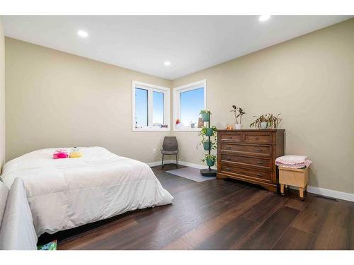 16 Dunes Drive, Desert Blume, AB - Indoor Photo Showing Bedroom