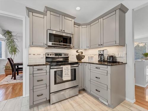 46 Rossland Crescent Se, Medicine Hat, AB - Indoor Photo Showing Kitchen With Upgraded Kitchen