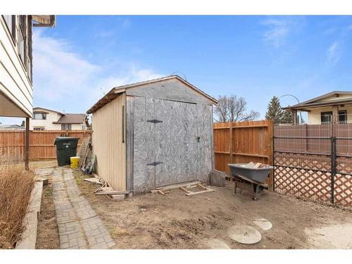 2 Carry Crescent Se, Medicine Hat, AB - Outdoor With Exterior