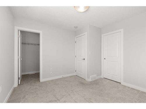 4 Hamptons Crescent Se, Medicine Hat, AB - Indoor Photo Showing Other Room