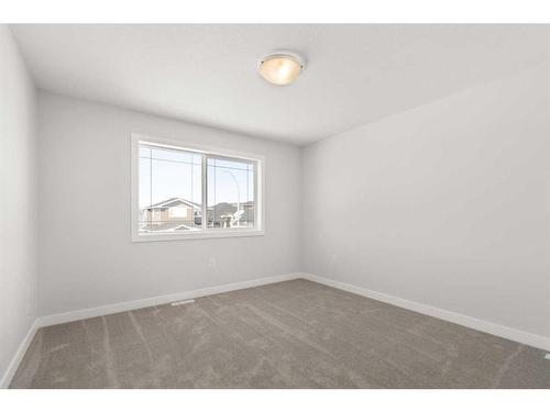 4 Hamptons Crescent Se, Medicine Hat, AB - Indoor Photo Showing Other Room