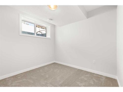 4 Hamptons Crescent Se, Medicine Hat, AB - Indoor Photo Showing Other Room