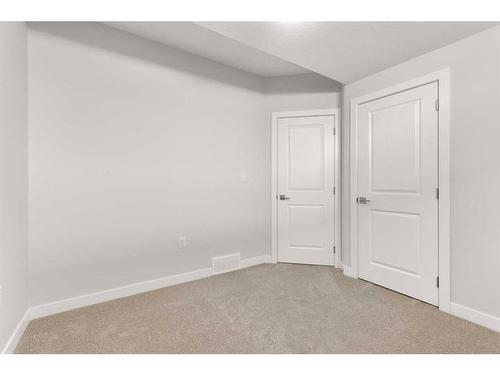 4 Hamptons Crescent Se, Medicine Hat, AB - Indoor Photo Showing Other Room