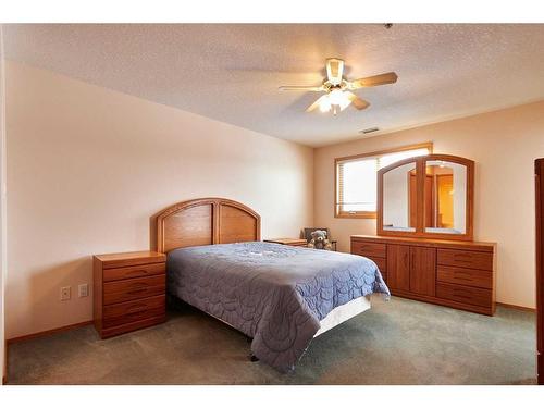 229-1182 Southview Drive Se, Medicine Hat, AB - Indoor Photo Showing Bedroom