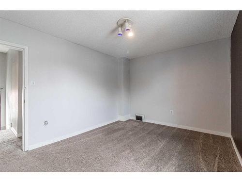 828A & 826A Braemar Street Se, Medicine Hat, AB - Indoor Photo Showing Other Room