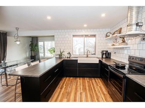93 3 Street Se, Medicine Hat, AB - Indoor Photo Showing Kitchen With Double Sink