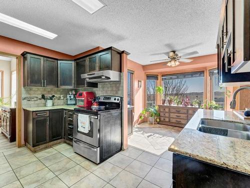 58 Taylor Crescent Se, Medicine Hat, AB - Indoor Photo Showing Kitchen With Double Sink