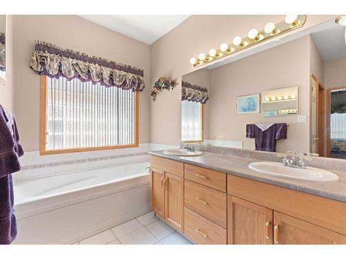 26-3345 10 Avenue Sw, Medicine Hat, AB - Indoor Photo Showing Bathroom