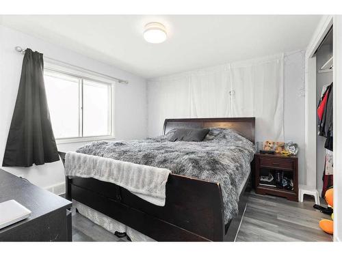 206 1 Street, Suffield, AB - Indoor Photo Showing Bedroom