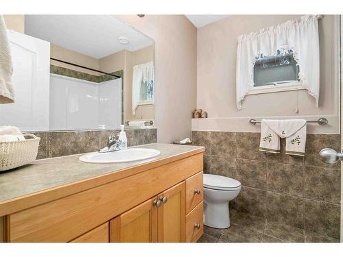 372 East 6 Avenue, Dunmore, AB - Indoor Photo Showing Bathroom