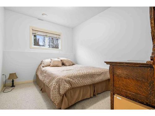 372 East 6 Avenue, Dunmore, AB - Indoor Photo Showing Bedroom