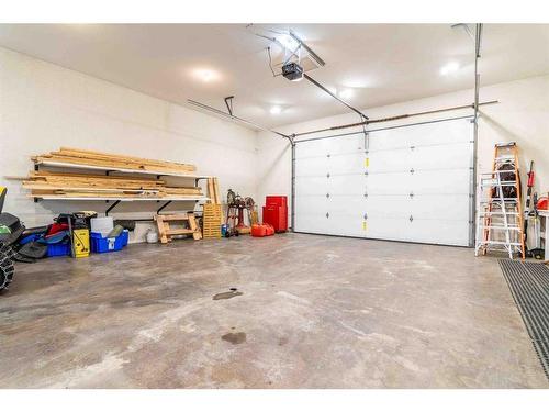 372 East 6 Avenue, Dunmore, AB - Indoor Photo Showing Garage
