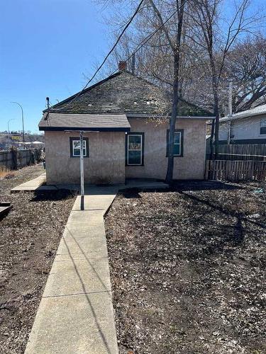 670 8 Street Se, Medicine Hat, AB - Outdoor