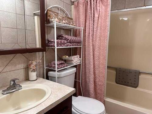 136 Anson Avenue Sw, Medicine Hat, AB - Indoor Photo Showing Bathroom