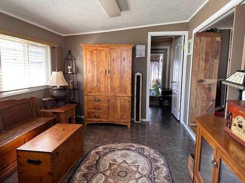 136 Anson Avenue Sw, Medicine Hat, AB - Indoor Photo Showing Other Room