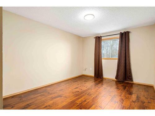 252 Seven Persons Drive Sw, Medicine Hat, AB - Indoor Photo Showing Other Room