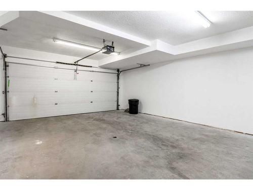 252 Seven Persons Drive Sw, Medicine Hat, AB - Indoor Photo Showing Garage
