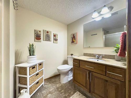 243-1480 Southview Drive Se, Medicine Hat, AB - Indoor Photo Showing Bathroom