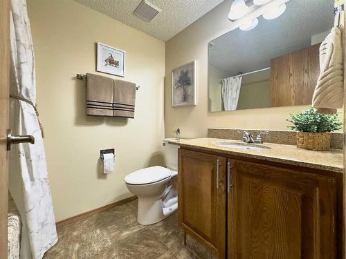 243-1480 Southview Drive Se, Medicine Hat, AB - Indoor Photo Showing Bathroom