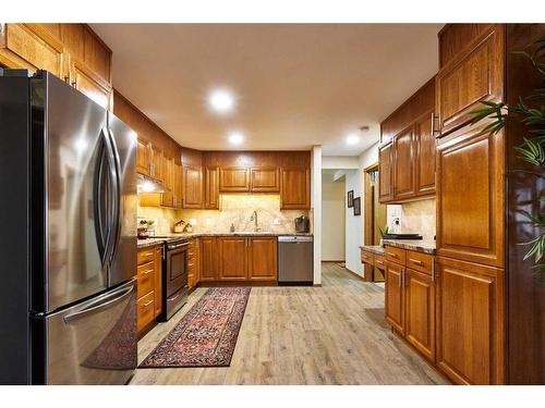 243-1480 Southview Drive Se, Medicine Hat, AB - Indoor Photo Showing Kitchen With Stainless Steel Kitchen