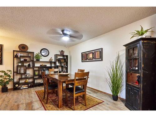243-1480 Southview Drive Se, Medicine Hat, AB - Indoor Photo Showing Dining Room