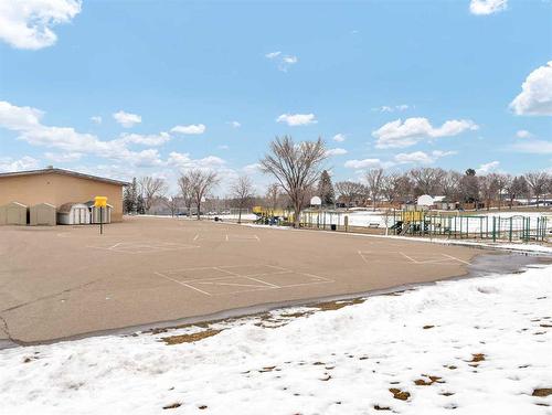 562 4 Street Sw, Medicine Hat, AB - Outdoor With View