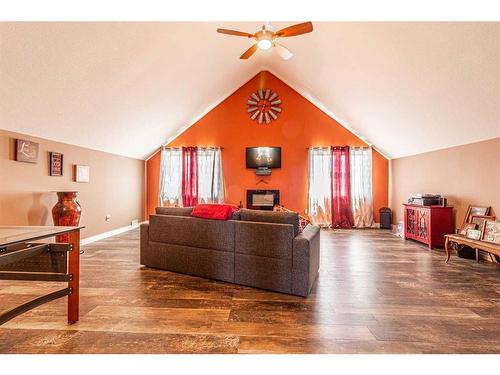 11425 Range Road 53, Rural Cypress County, AB - Indoor Photo Showing Living Room