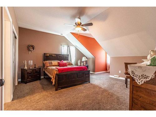 11425 Range Road 53, Rural Cypress County, AB - Indoor Photo Showing Bedroom