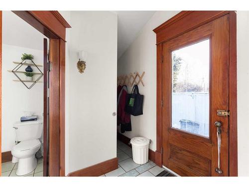 330 8 Street Se, Medicine Hat, AB - Indoor Photo Showing Bathroom