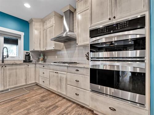 62 Copper Canyon Bay Sw, Medicine Hat, AB - Indoor Photo Showing Kitchen With Upgraded Kitchen