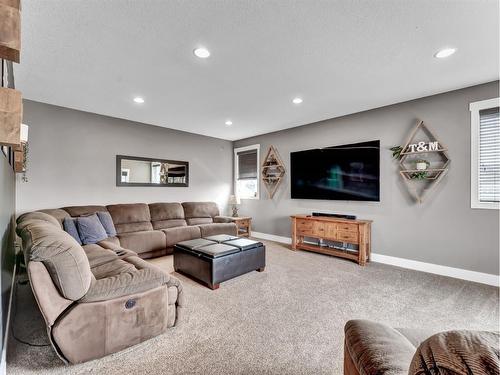 62 Copper Canyon Bay Sw, Medicine Hat, AB - Indoor Photo Showing Living Room