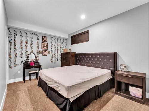 62 Copper Canyon Bay Sw, Medicine Hat, AB - Indoor Photo Showing Bedroom