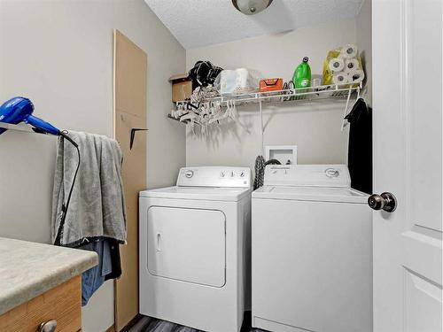543 Stark Way Se, Medicine Hat, AB - Indoor Photo Showing Laundry Room