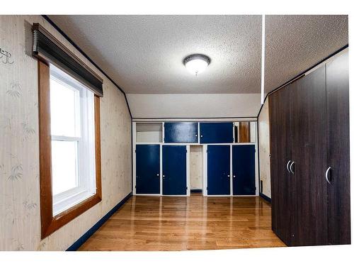 176 1 Street Sw, Medicine Hat, AB - Indoor Photo Showing Other Room