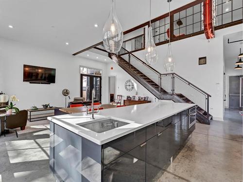 170 2 Street Nw, Medicine Hat, AB - Indoor Photo Showing Kitchen