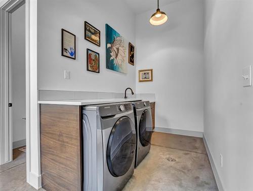 170 2 Street Nw, Medicine Hat, AB - Indoor Photo Showing Laundry Room