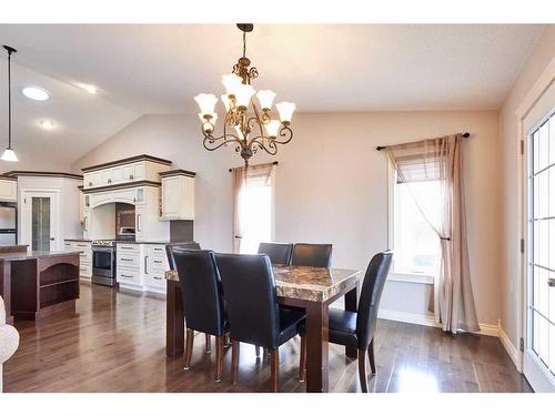 81 Sandstone Place Se, Medicine Hat, AB - Indoor Photo Showing Kitchen With Double Sink