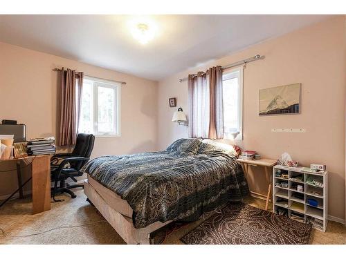 102 Acadia Crescent, Rural Cypress County, AB - Indoor Photo Showing Bedroom