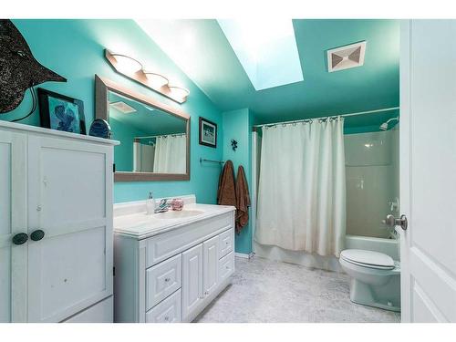 102 Acadia Crescent, Rural Cypress County, AB - Indoor Photo Showing Bathroom