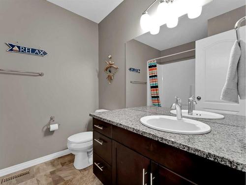 4923 Southlands Drive Se, Medicine Hat, AB - Indoor Photo Showing Bathroom