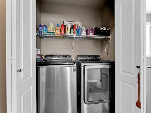 4923 Southlands Drive Se, Medicine Hat, AB - Indoor Photo Showing Laundry Room