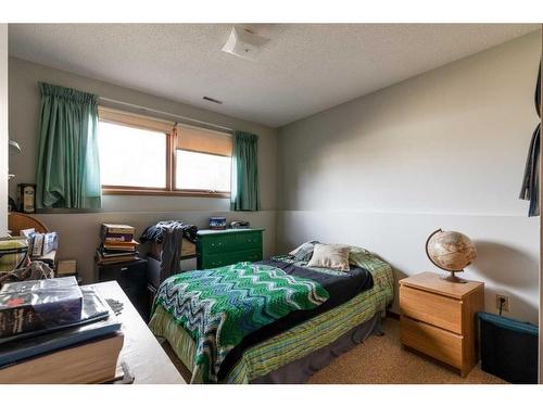 1406 26 Street Se, Medicine Hat, AB - Indoor Photo Showing Bedroom